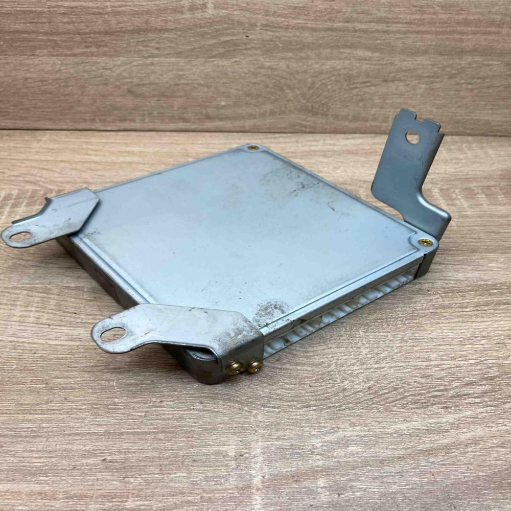 MD333002 175800 0512  Engine control unit/module ECU Mitsubishi Galant