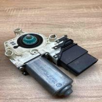 996644 101   Rear door window regulator motor Skoda Octavia Mk2 (1Z)