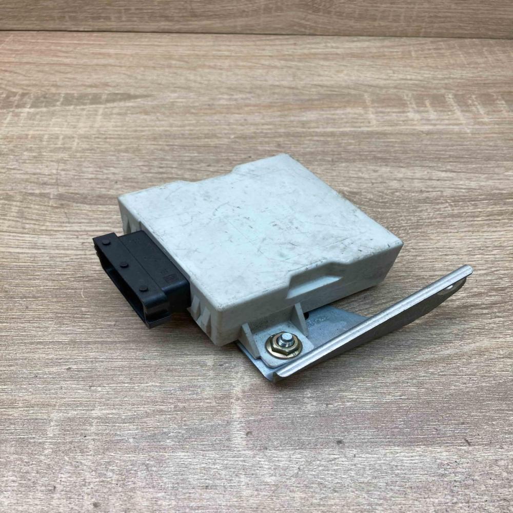 150696 85940 0F010 A  Window wiper relay Toyota Avensis T250