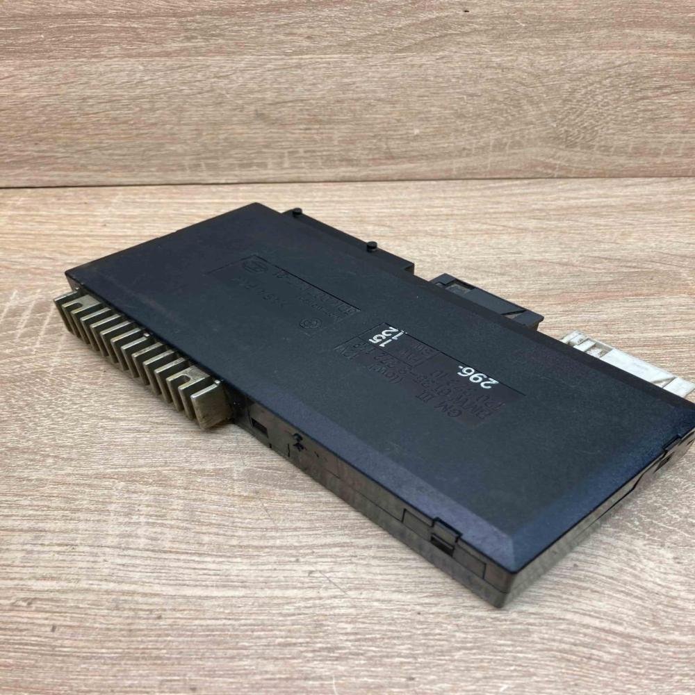 8372143 5DK007047  Comfort/convenience module BMW 7 E38