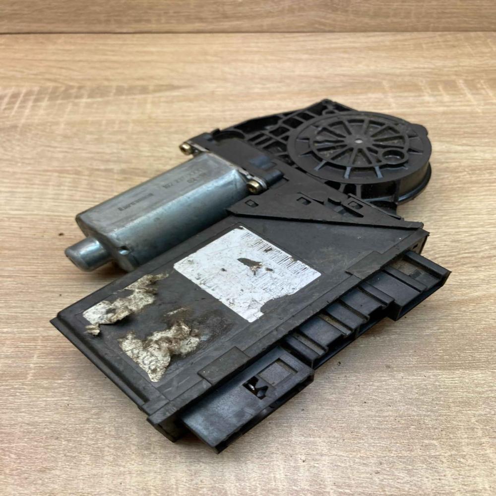 0130821765   Front door window regulator motor Volkswagen Touareg I