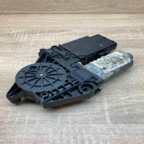 F005S00047   Front door window regulator motor Volkswagen Golf IV