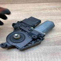 1C0959812 0130821696  Front door window regulator motor Volkswagen PASSAT B5.5