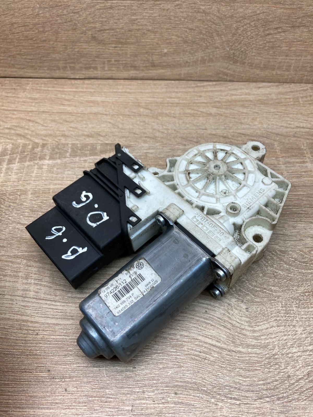 1K0959704P Used  Rear door window regulator motor Volkswagen PASSAT B6