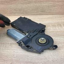 7L0959795   Rear door window regulator motor Volkswagen Touareg I