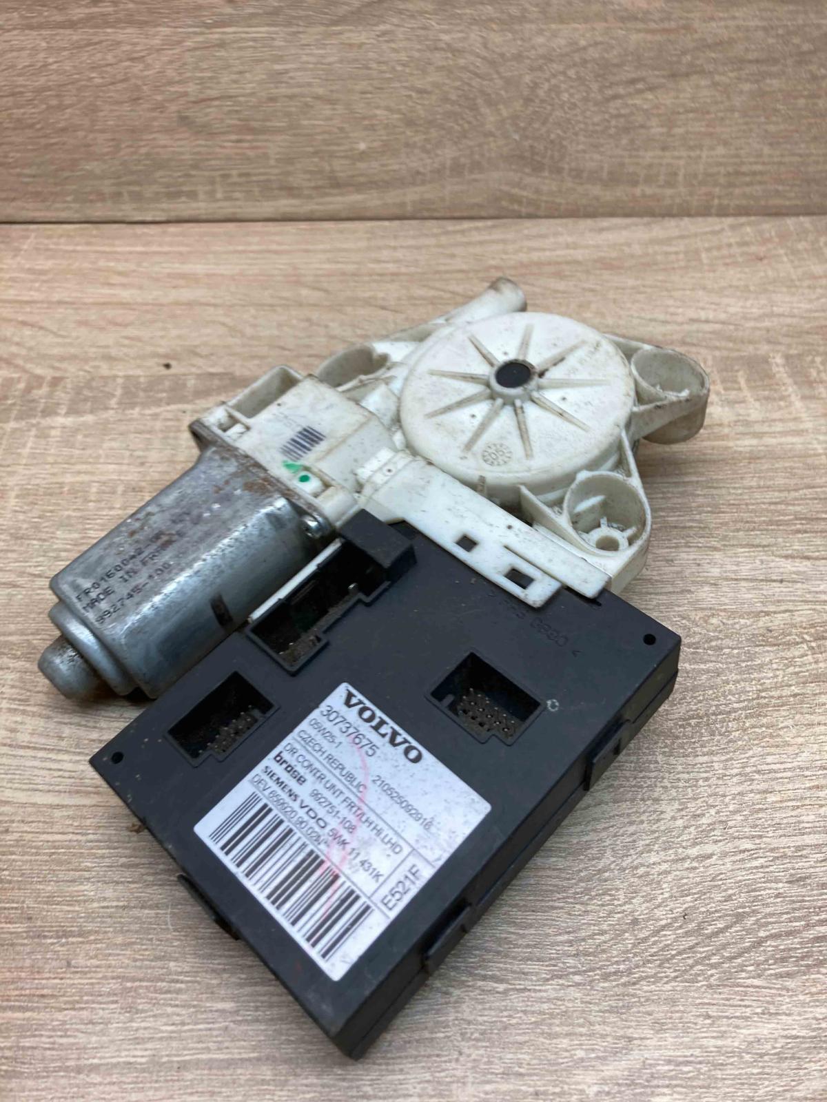 30737675 5WK11431K  Front door window regulator motor Volvo V50