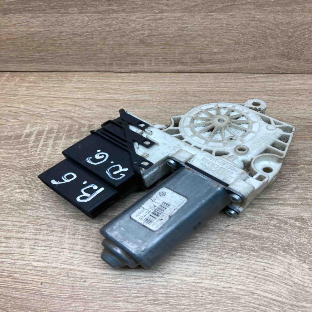 1K0959704 974198 104  Rear door window regulator motor Volkswagen Golf V
