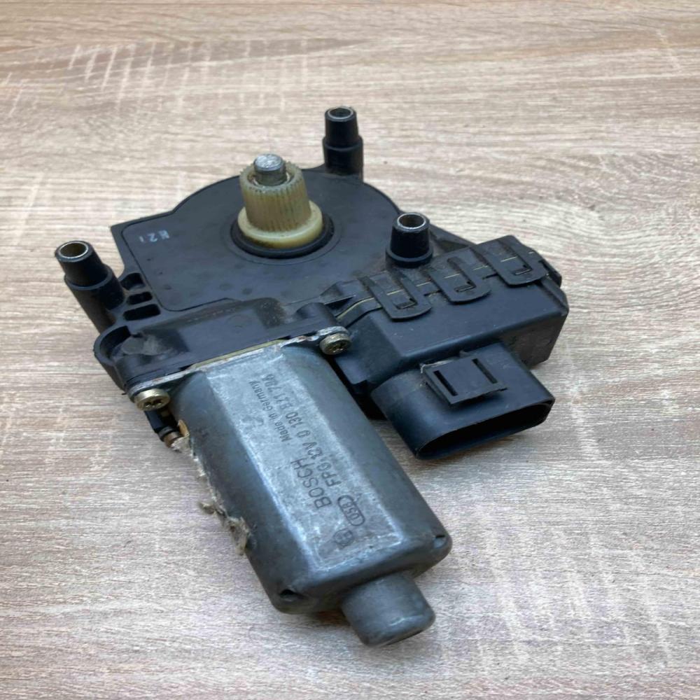 0130821784 1703008041  Rear door window regulator motor Audi A6 S6 C4 4A