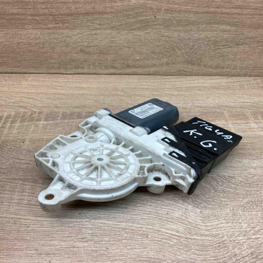 5N0959703F   Rear door window regulator motor Volkswagen Tiguan