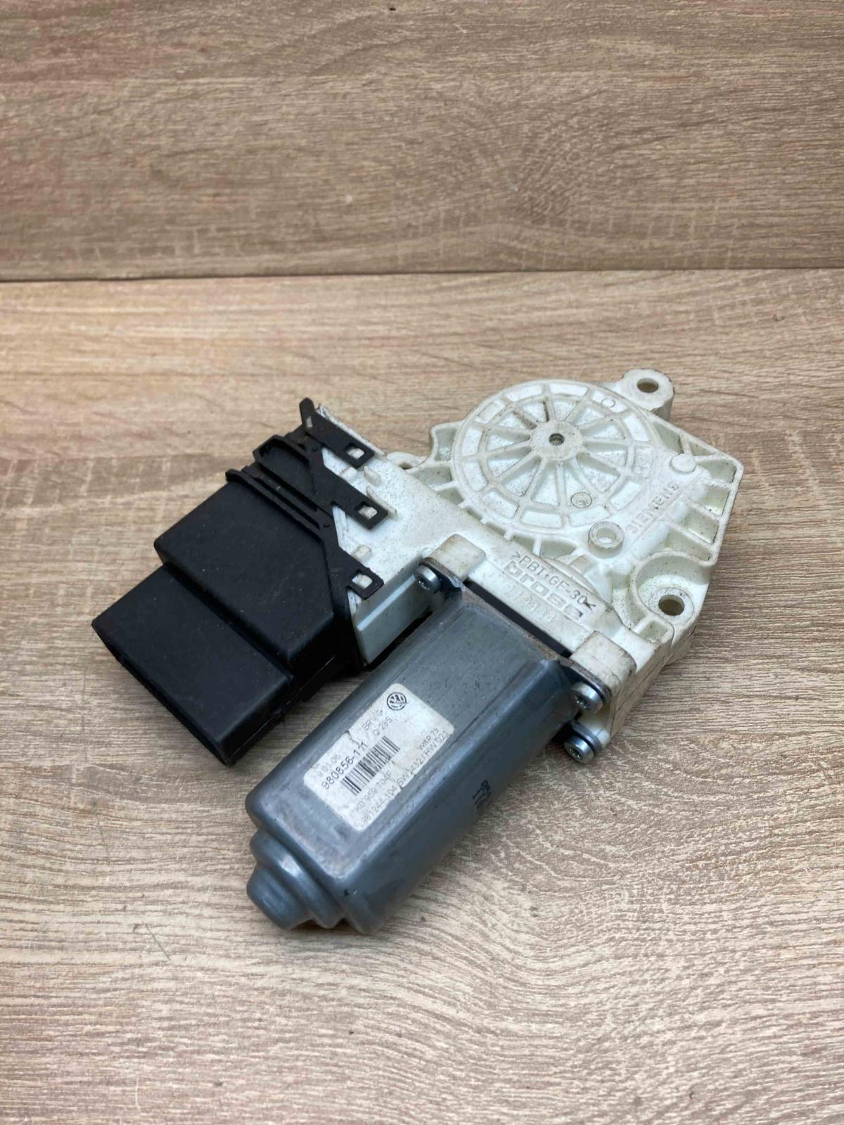1K0959704F 981244 104  Rear door window regulator motor Volkswagen Passat Alltra