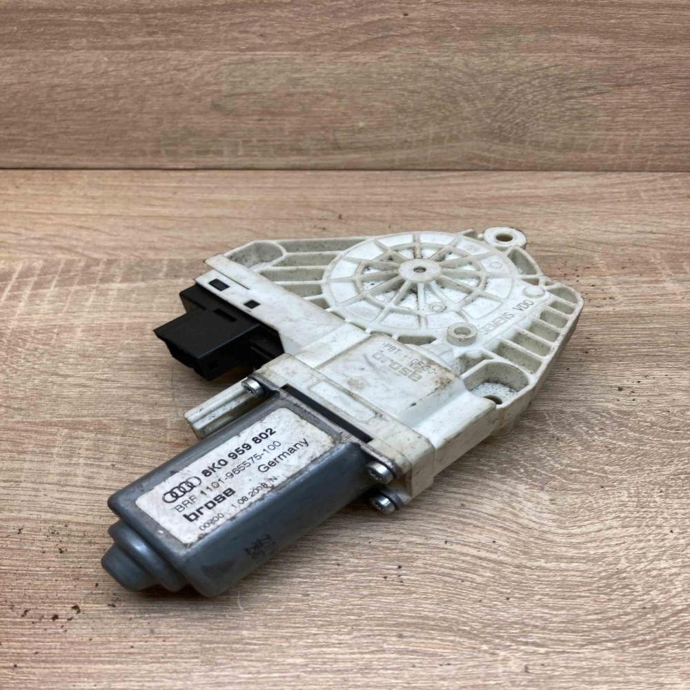8K0959802   Front door window regulator motor Audi A4 S4 B8 8K