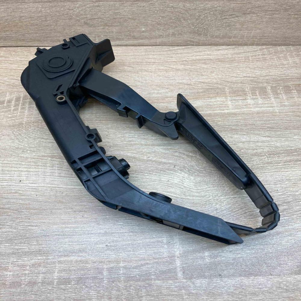 A2113000704   Accelerator throttle pedal Mercedes-Benz E W211