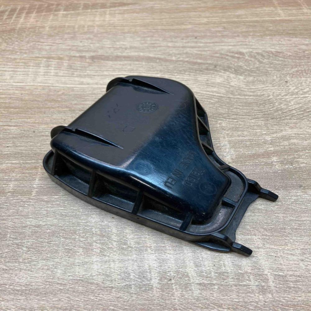 Headlight Dust Cover  RH Headlight/headlamp dust cover Mercedes-Benz E W211