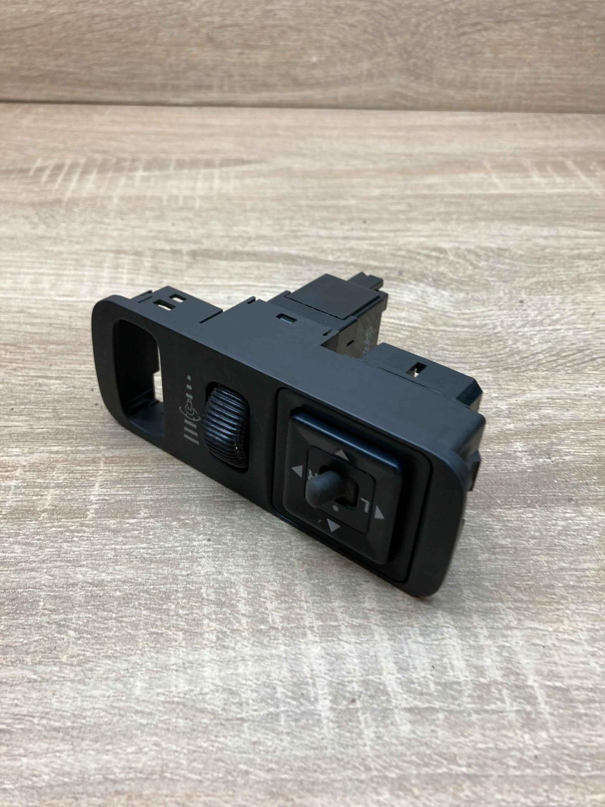 35260   Wing mirror switch Toyota Corolla Verso AR10