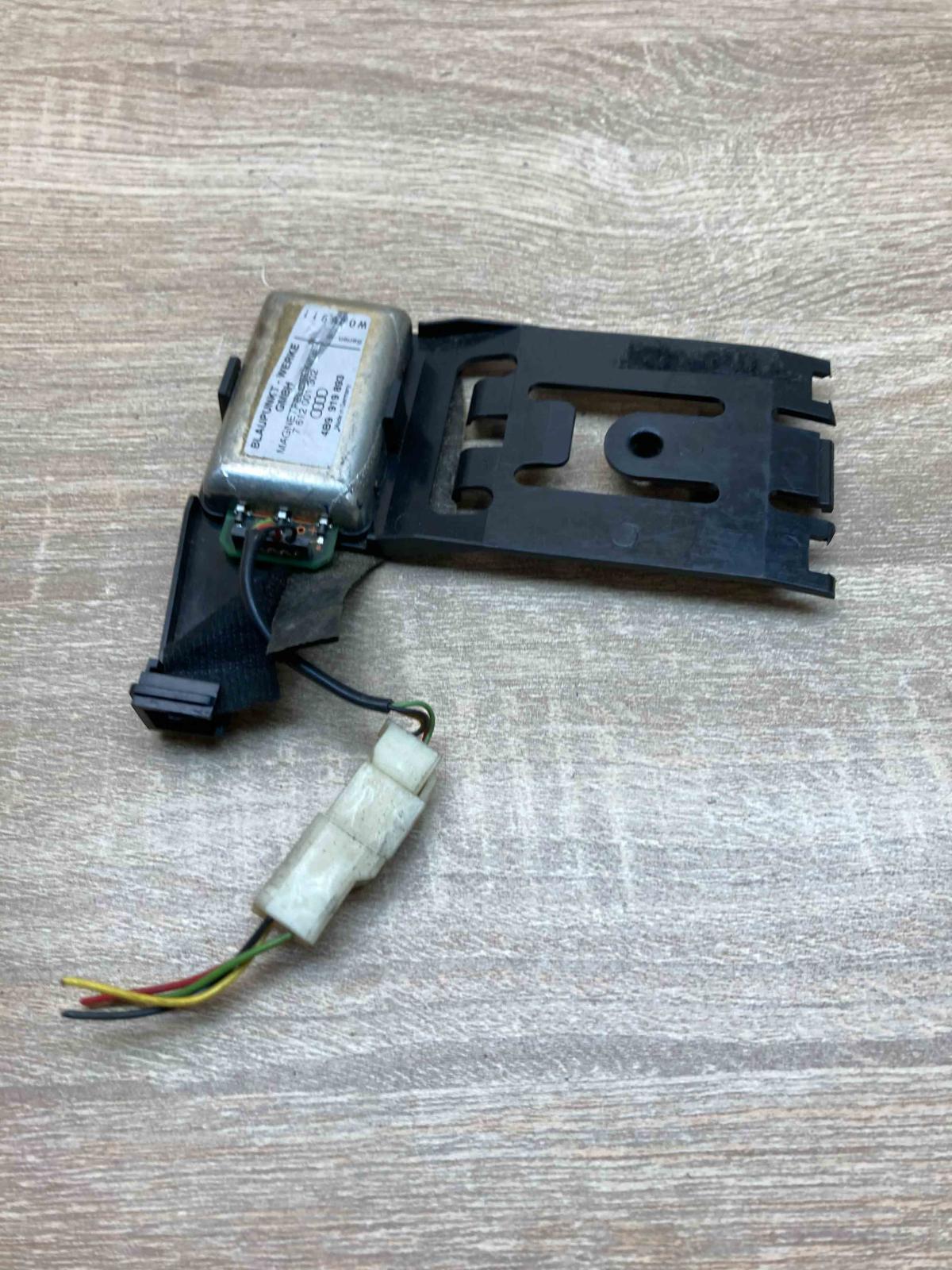 4B9919893 7612001302  Antenna control unit Audi A6 S6 C5 4B