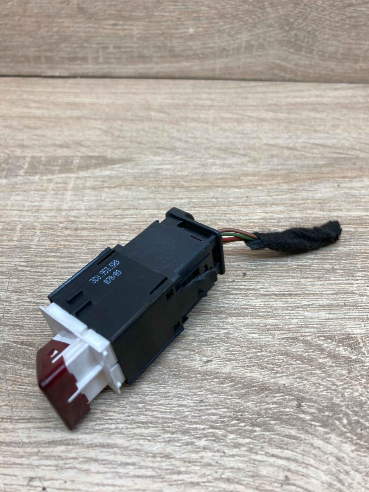 3C8953509  With Plug Hazard light switch Volkswagen PASSAT B6