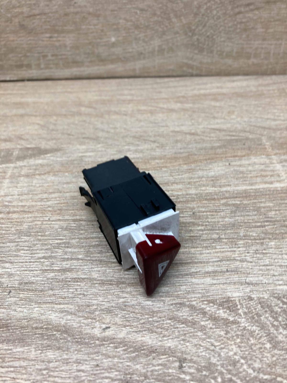 3C8953509   Hazard light switch Volkswagen PASSAT B6