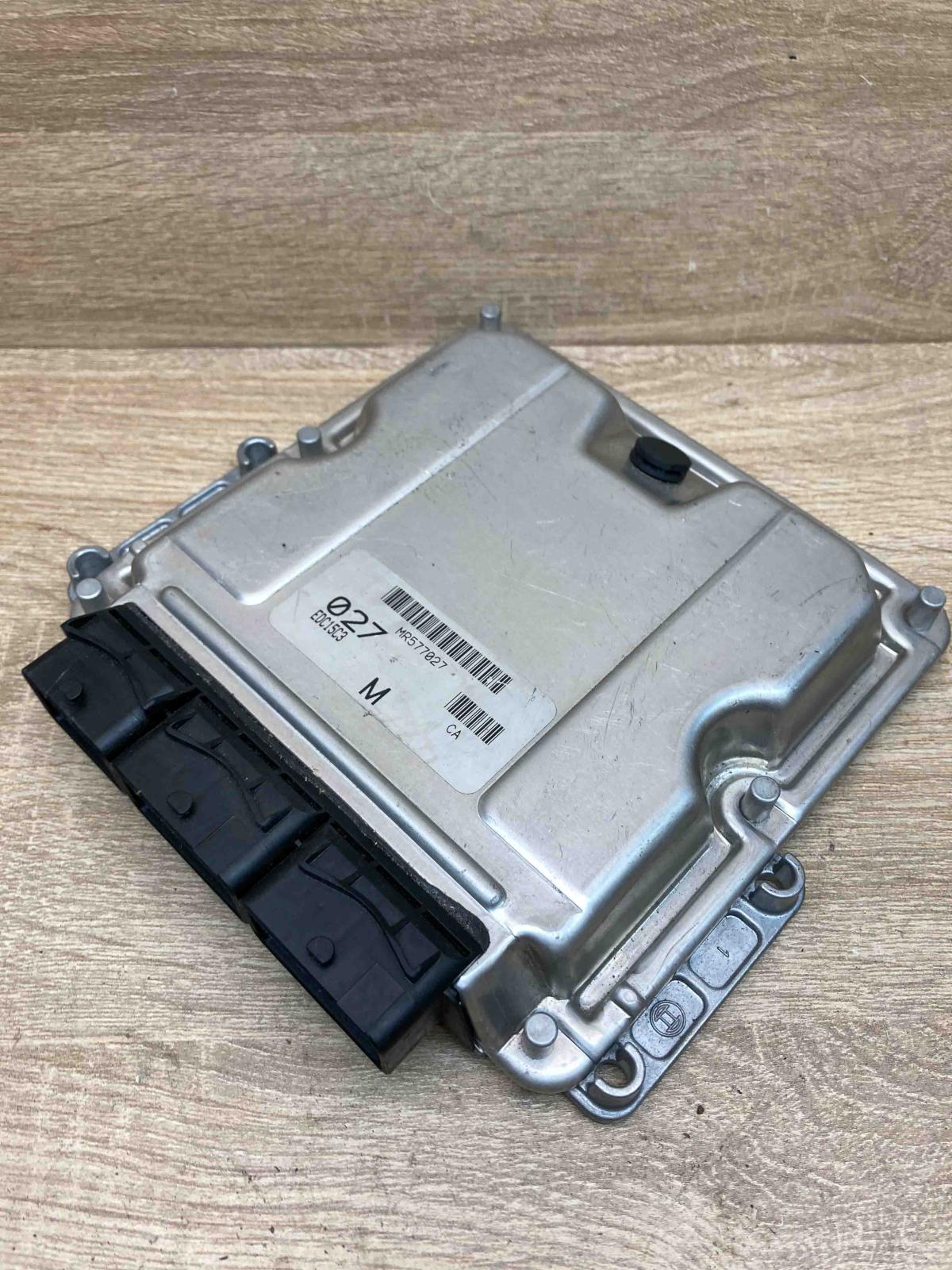 MR577027 8200142442  Engine control unit/module ECU Mitsubishi Carisma