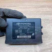 PZ464 00425 02 4M0178T2H  Parking PDC control unit/module Toyota Corolla Verso E