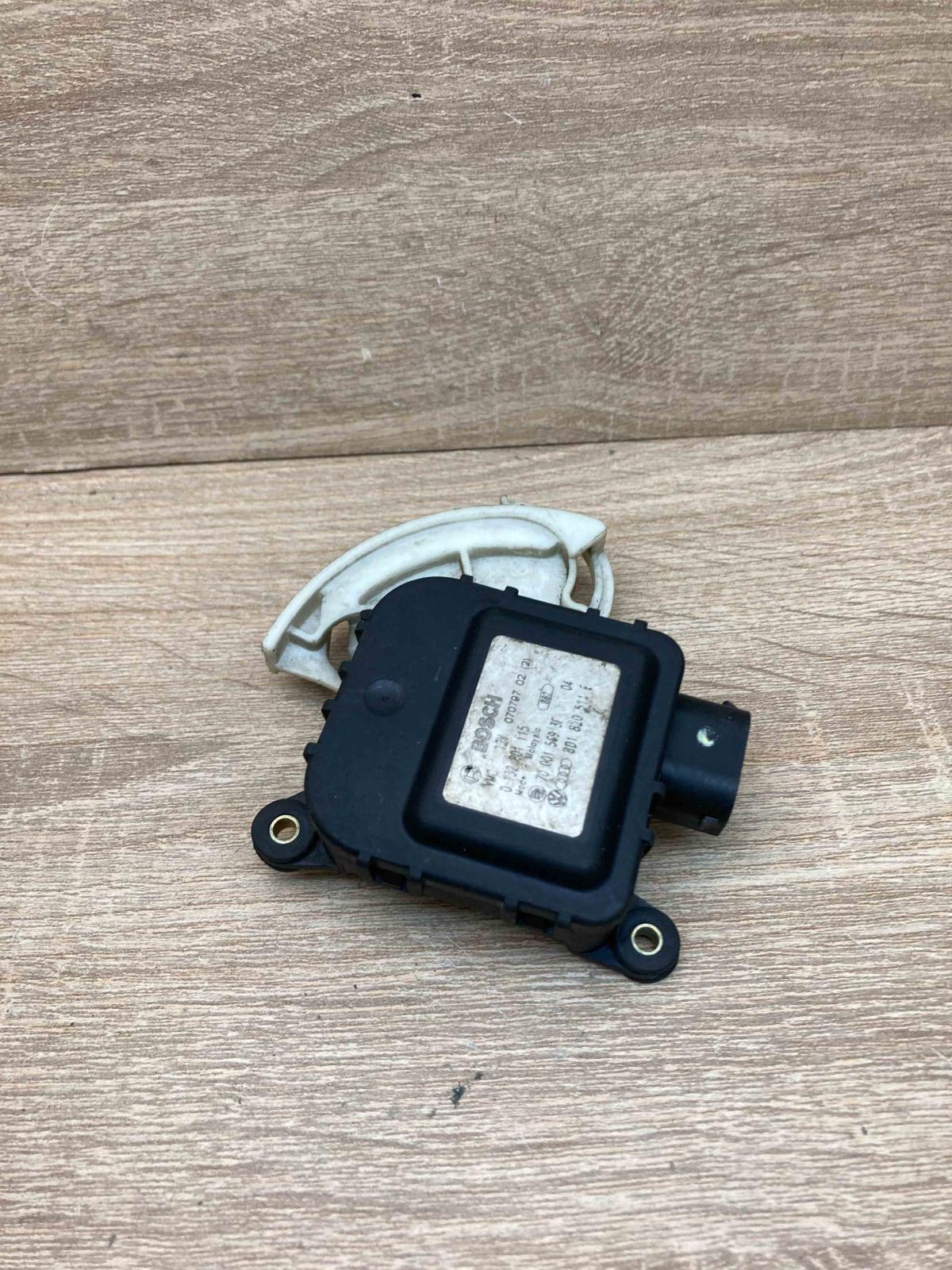 8D1820511E 0132801115  Air flap motor/actuator Volkswagen PASSAT B5