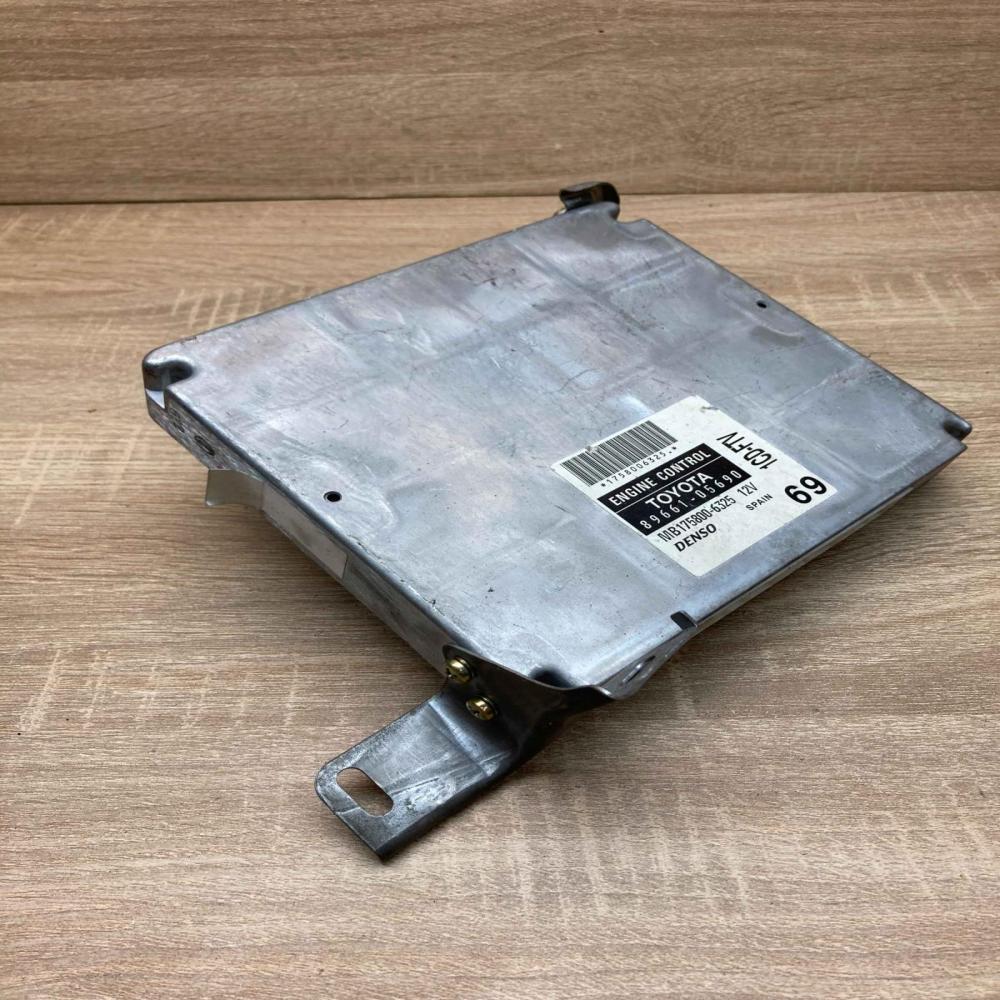 89661 05690 MB175800 6325  Engine control unit/module ECU Toyota Avensis T250