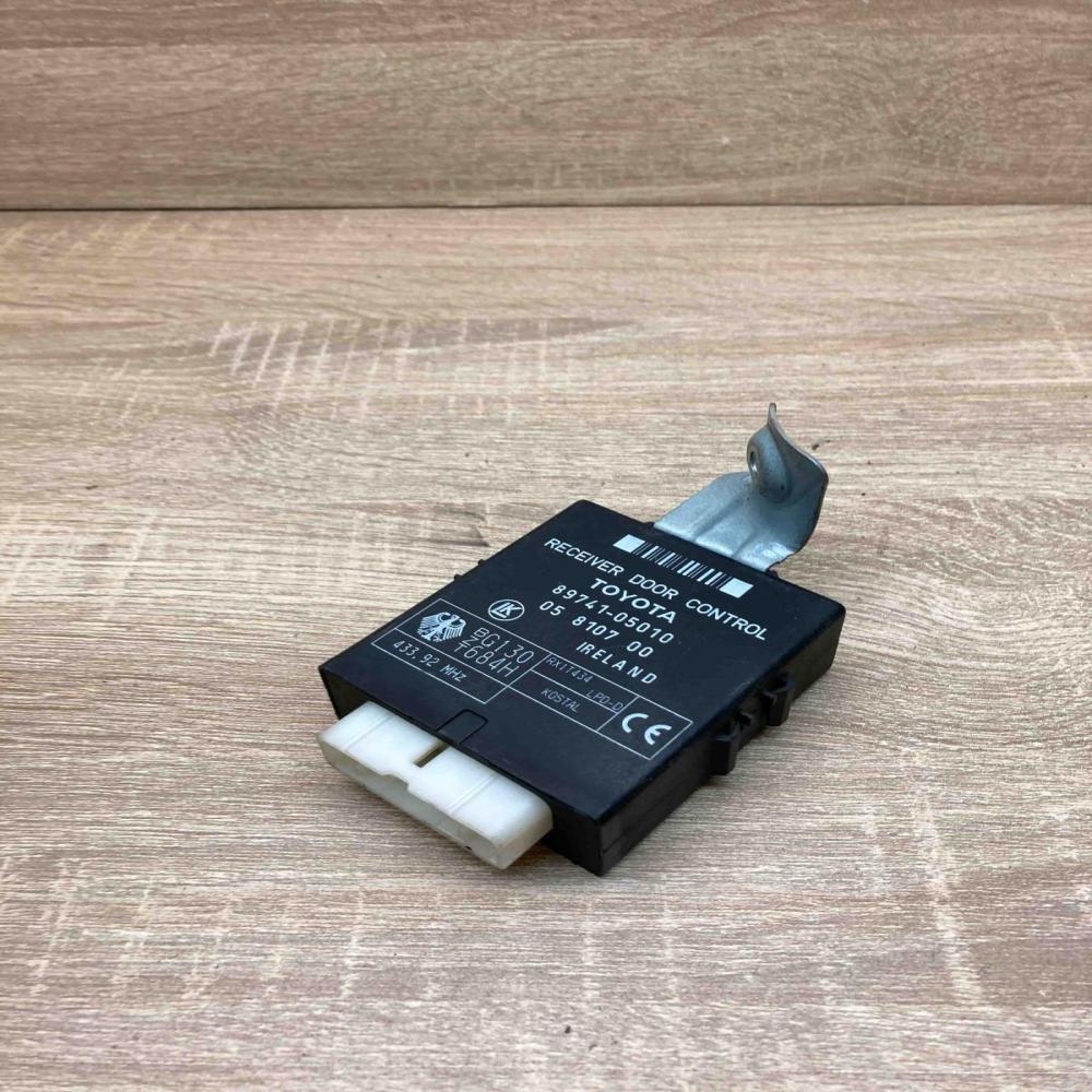 89741 05010 05810700  Door control unit/module Toyota Avensis T220