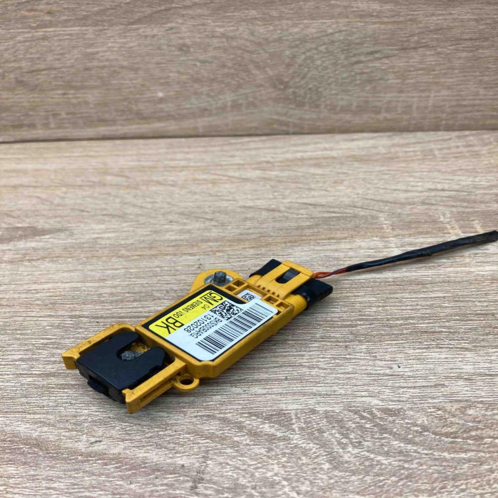 13102028 With Plug BK Airbag deployment crash/impact sensor Opel Signum