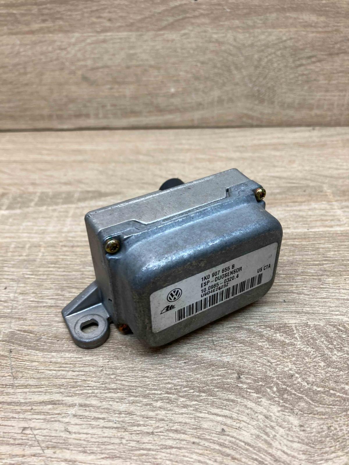 1K0907655B 100985 03204  ESP acceleration yaw rate sensor Volkswagen Touran I