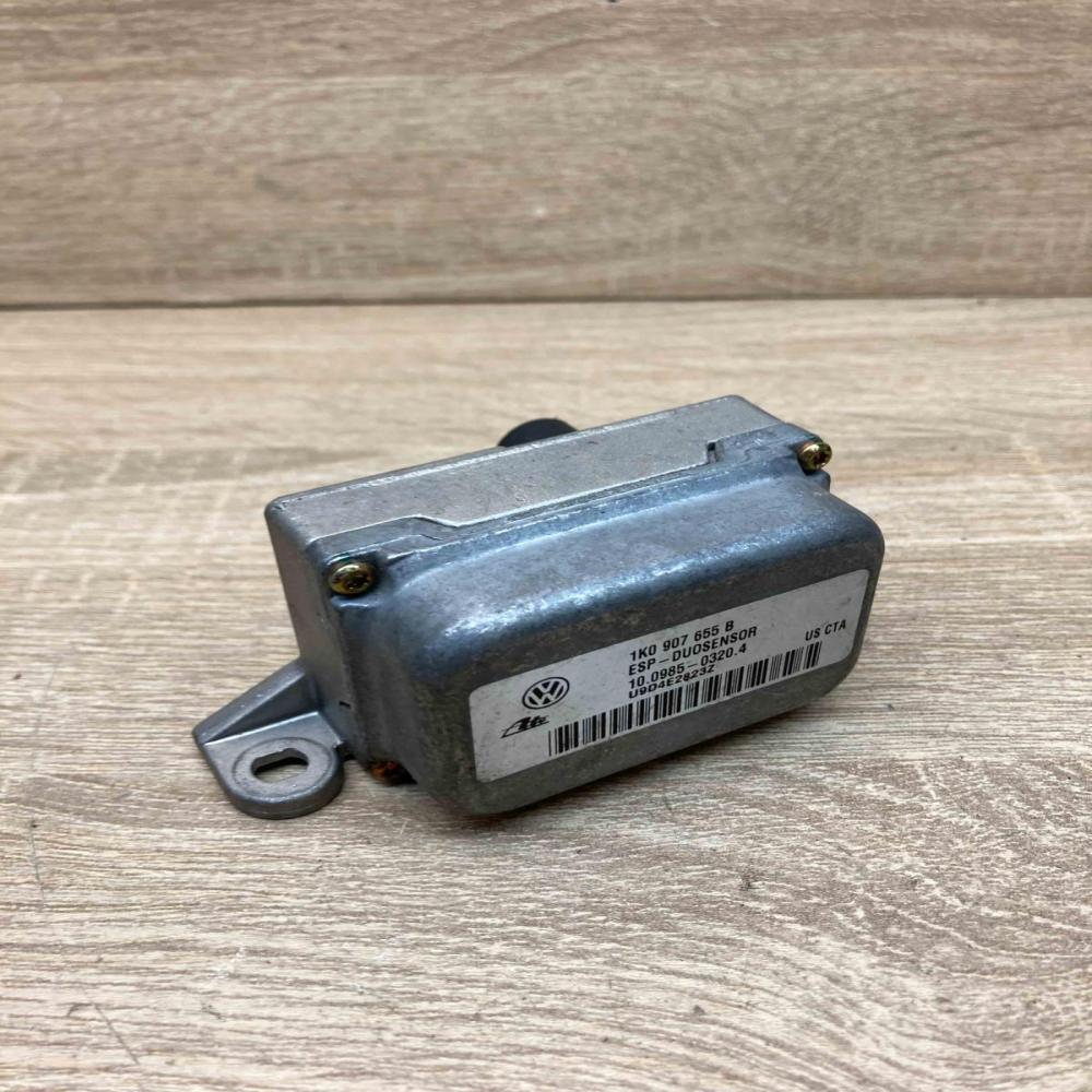 1K0907655B 100985 03204  ESP acceleration yaw rate sensor Volkswagen Touran I