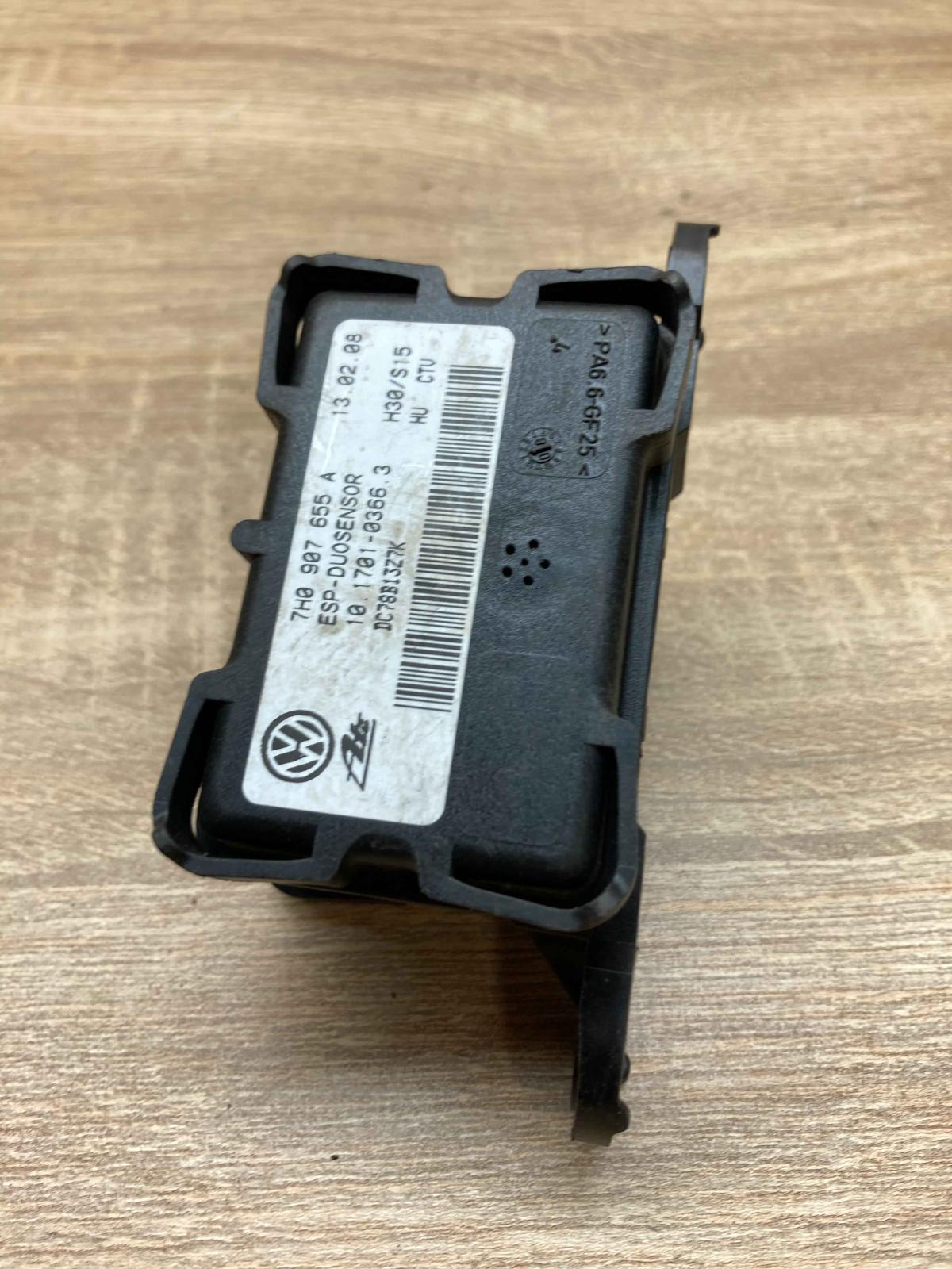 7H0907655A 101701 03663  ESP acceleration yaw rate sensor Audi A3 S3 8P