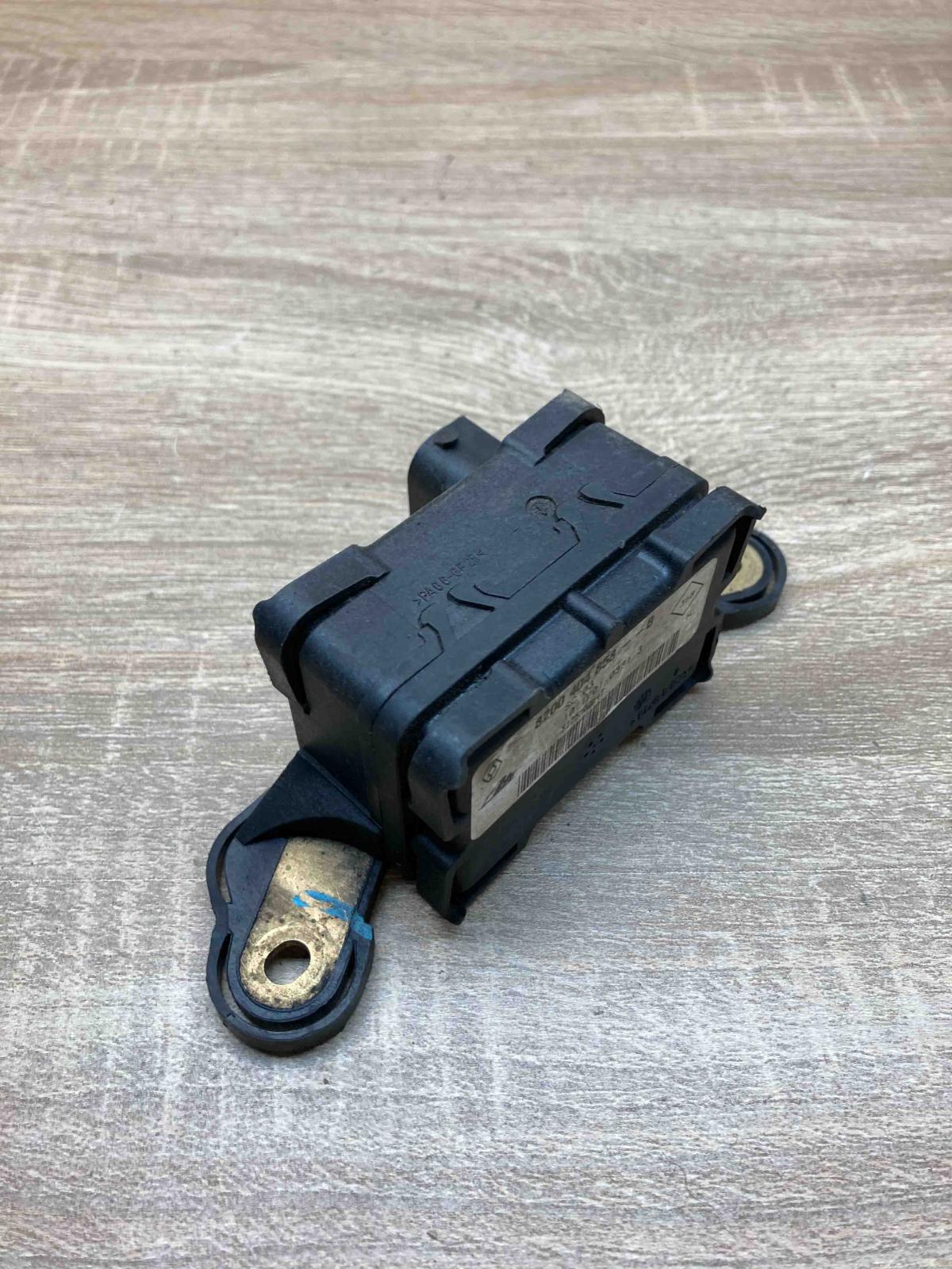 8200404858B 101701 03313  ESP acceleration yaw rate sensor Renault Laguna II