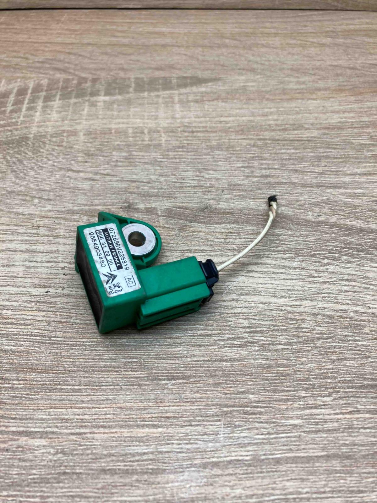 9654903480 606310900 With Plug Airbag deployment crash/impact sensor Citroen C4