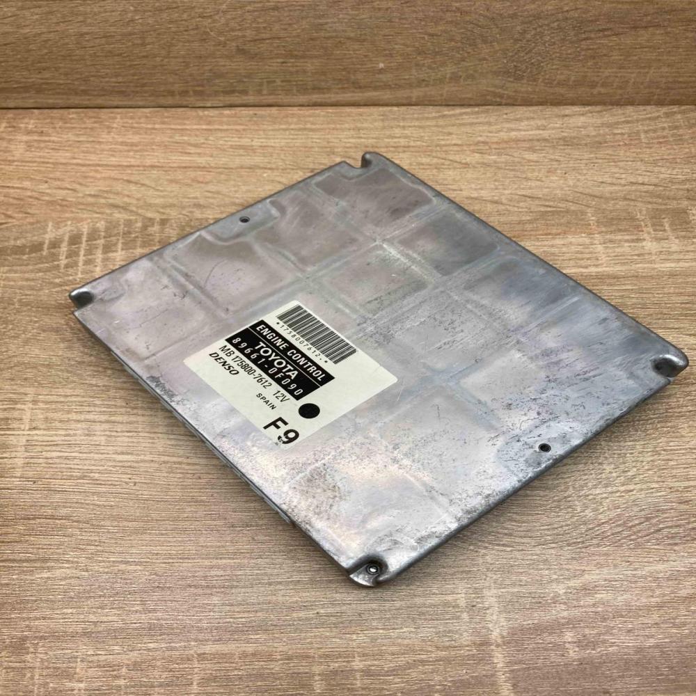 89661 0F090 MB175800 7612  Engine control unit/module ECU Toyota Corolla Verso A