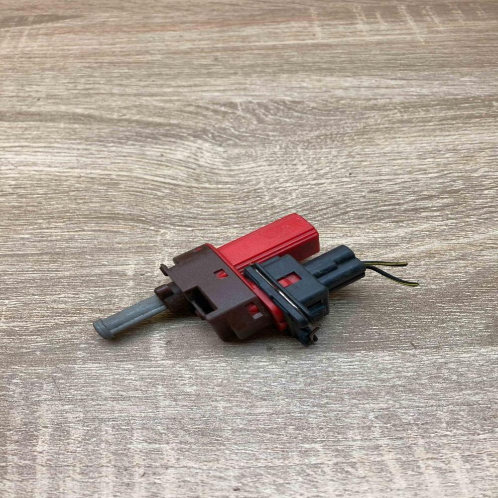 95BB 7C534 AC P6MGA With Plug Brake pedal sensor switch Ford Mondeo Mk III