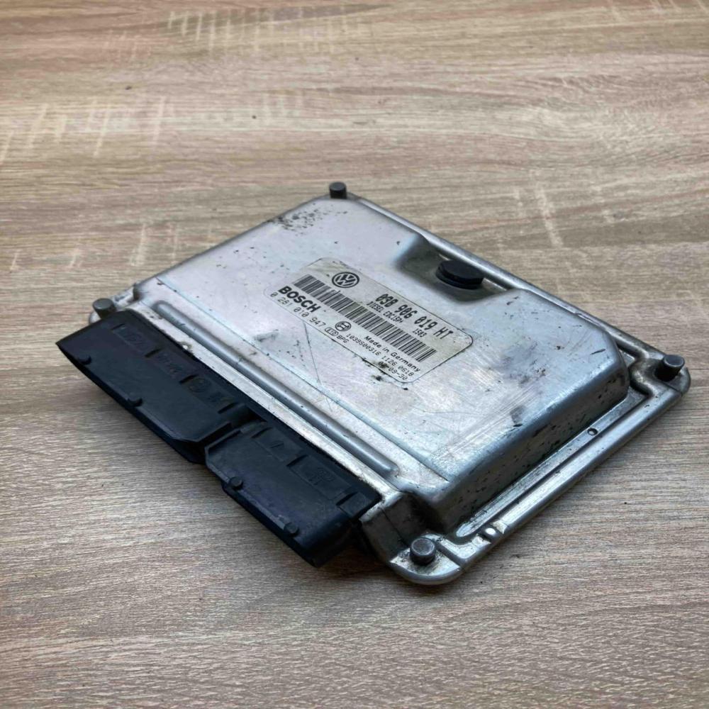 038906019HT 0281010947  Engine control unit/module ECU Seat Ibiza III (6L)