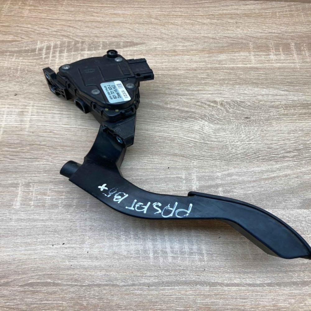 8D1721523J 6PV008376  Accelerator throttle pedal Volkswagen PASSAT B5.5