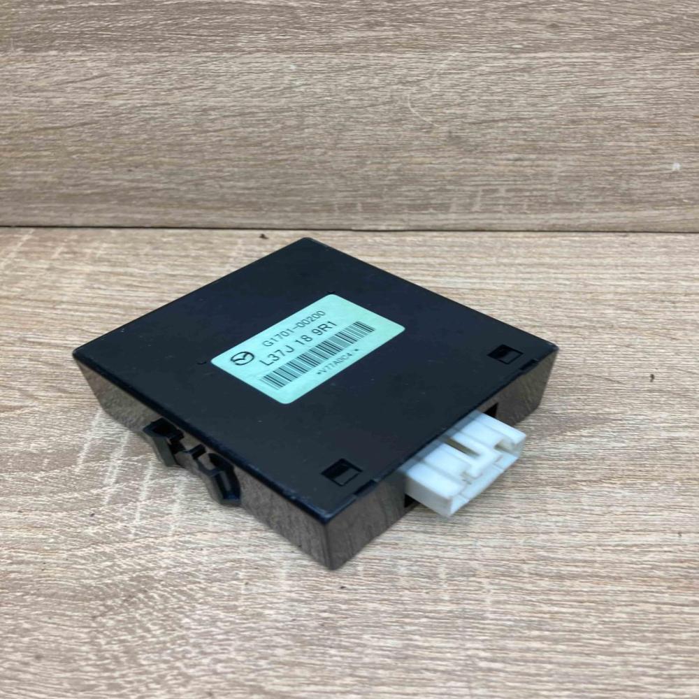 L37J189R1 G1701 00200  Comfort/convenience module Mazda CX-7