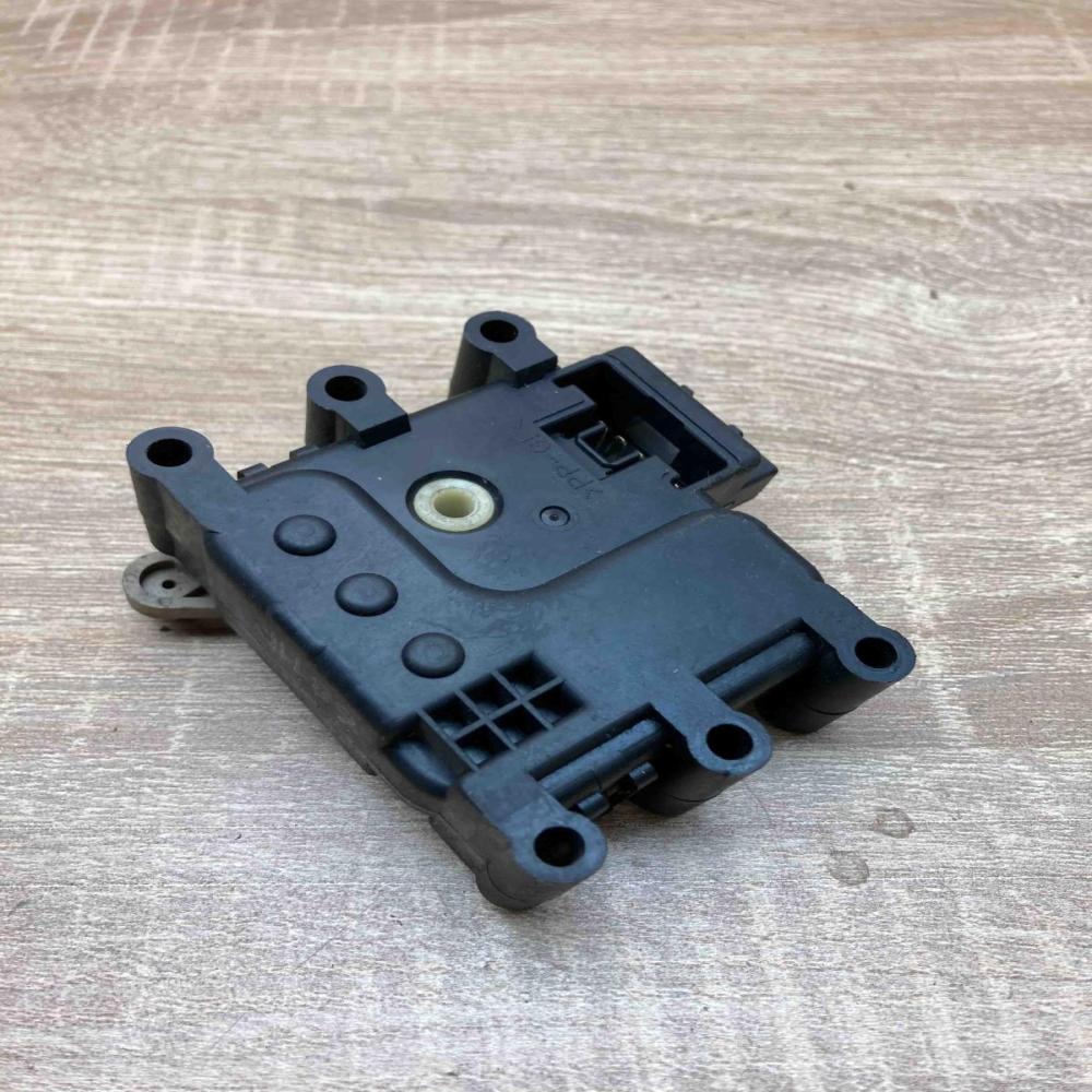 6811P   Air flap motor/actuator Nissan X-Trail T30
