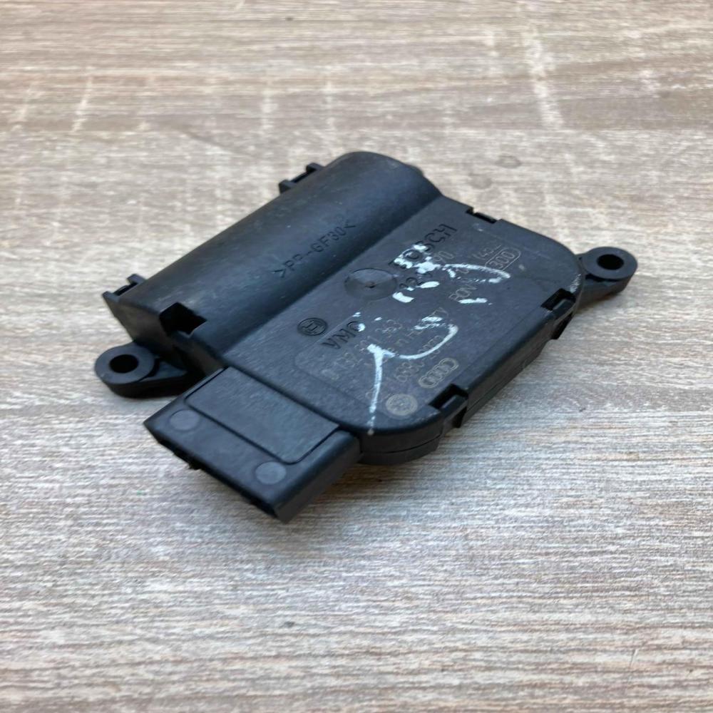 0132801363 CZ116880 2872  Air flap motor/actuator Volkswagen PASSAT B6