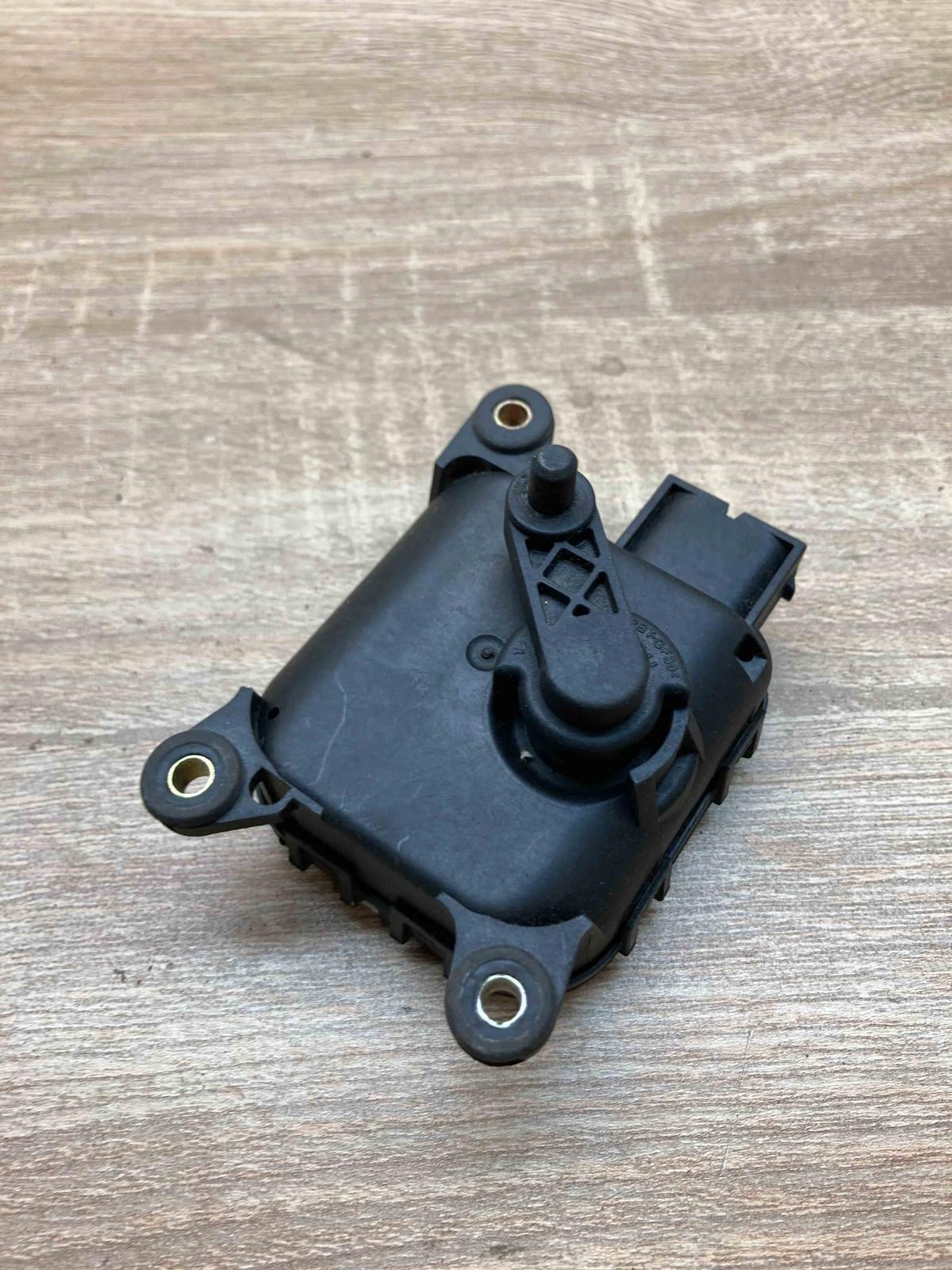 4B1820511L 0132801170  Air flap motor/actuator Audi A6 S6 C5 4B