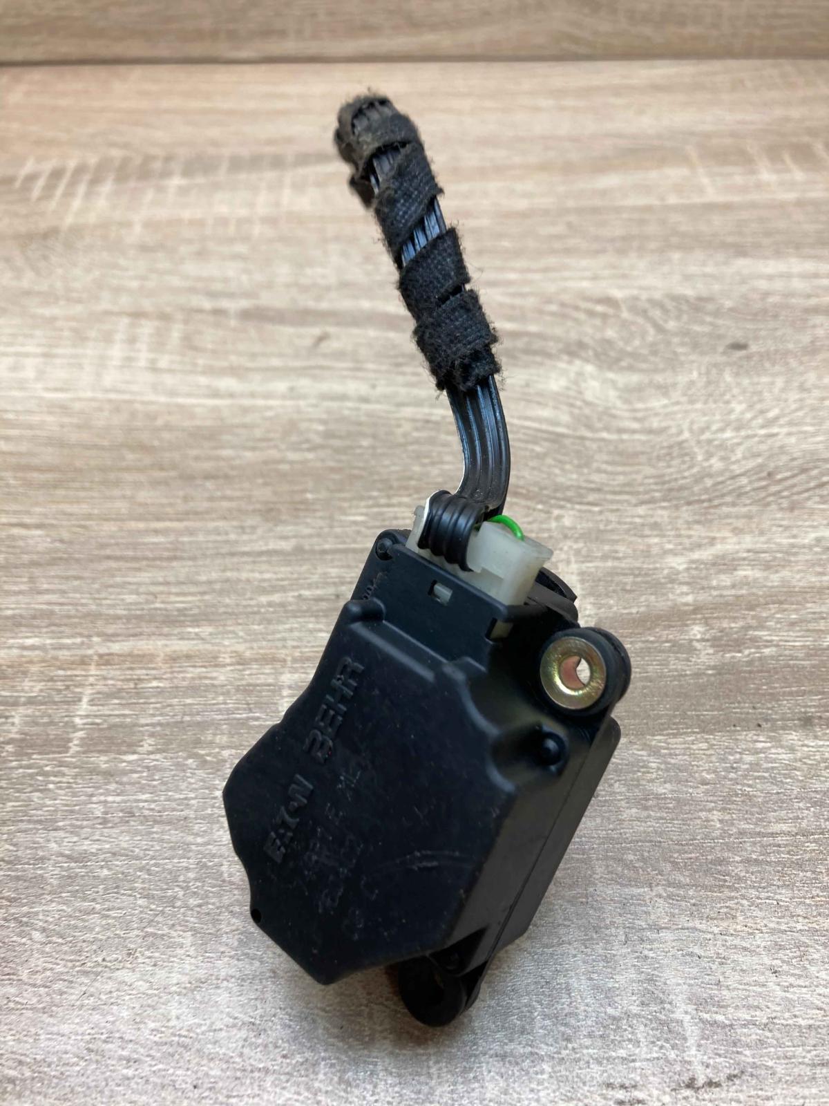 74931EML 160402 With Plug Air flap motor/actuator Volvo S60