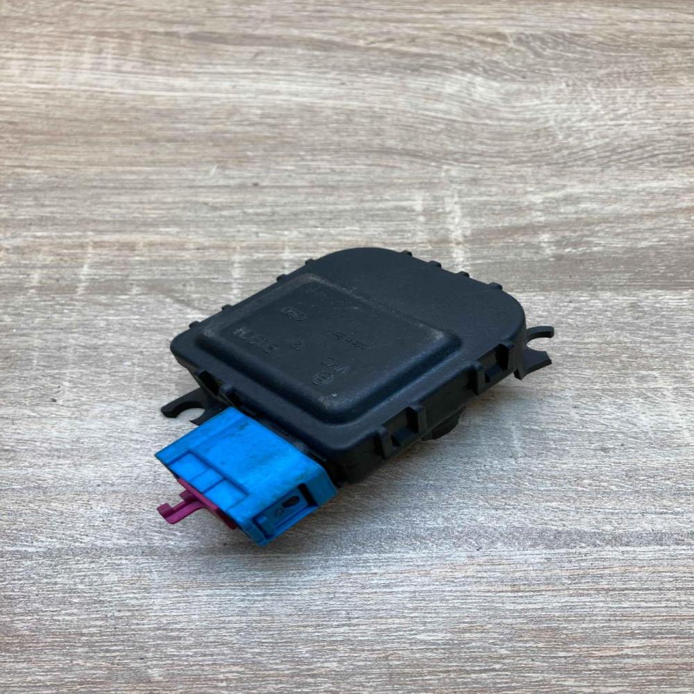 8D1820511E 0132801148 With Plug Air flap motor/actuator Audi A4 S4 B5 8D