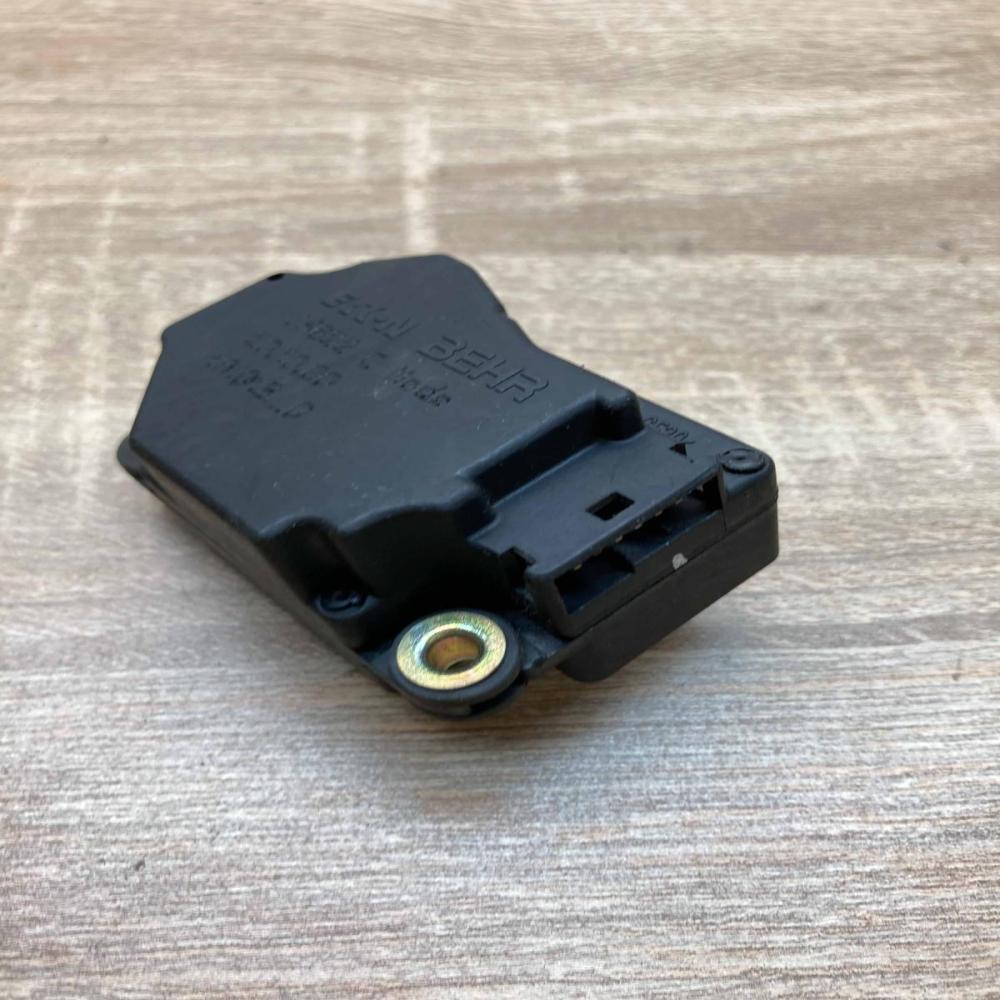 75622C 1910130  Air flap motor/actuator Volvo XC70