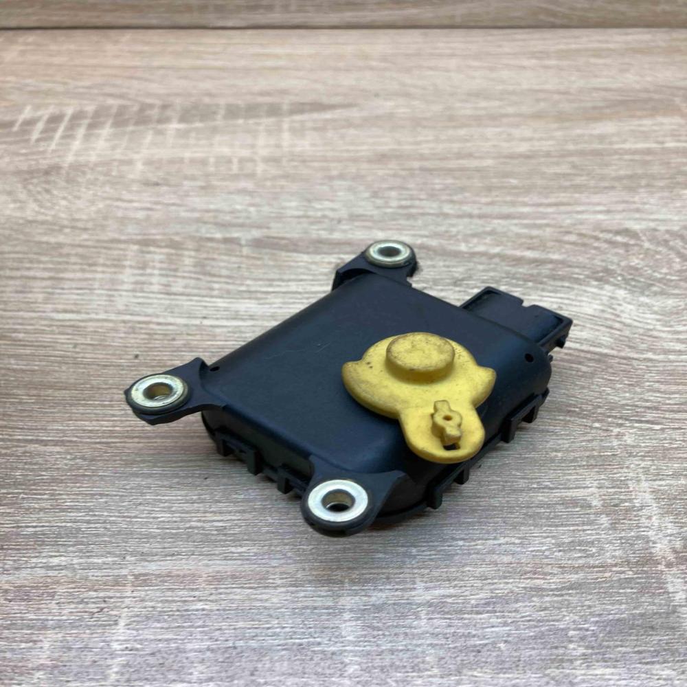 8D2820511C 0132801214  Air flap motor/actuator Audi A4 S4 B5 8D