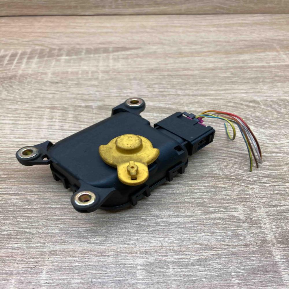 8D2820511C 0132801122 With Plug Air flap motor/actuator Audi A4 S4 B5 8D