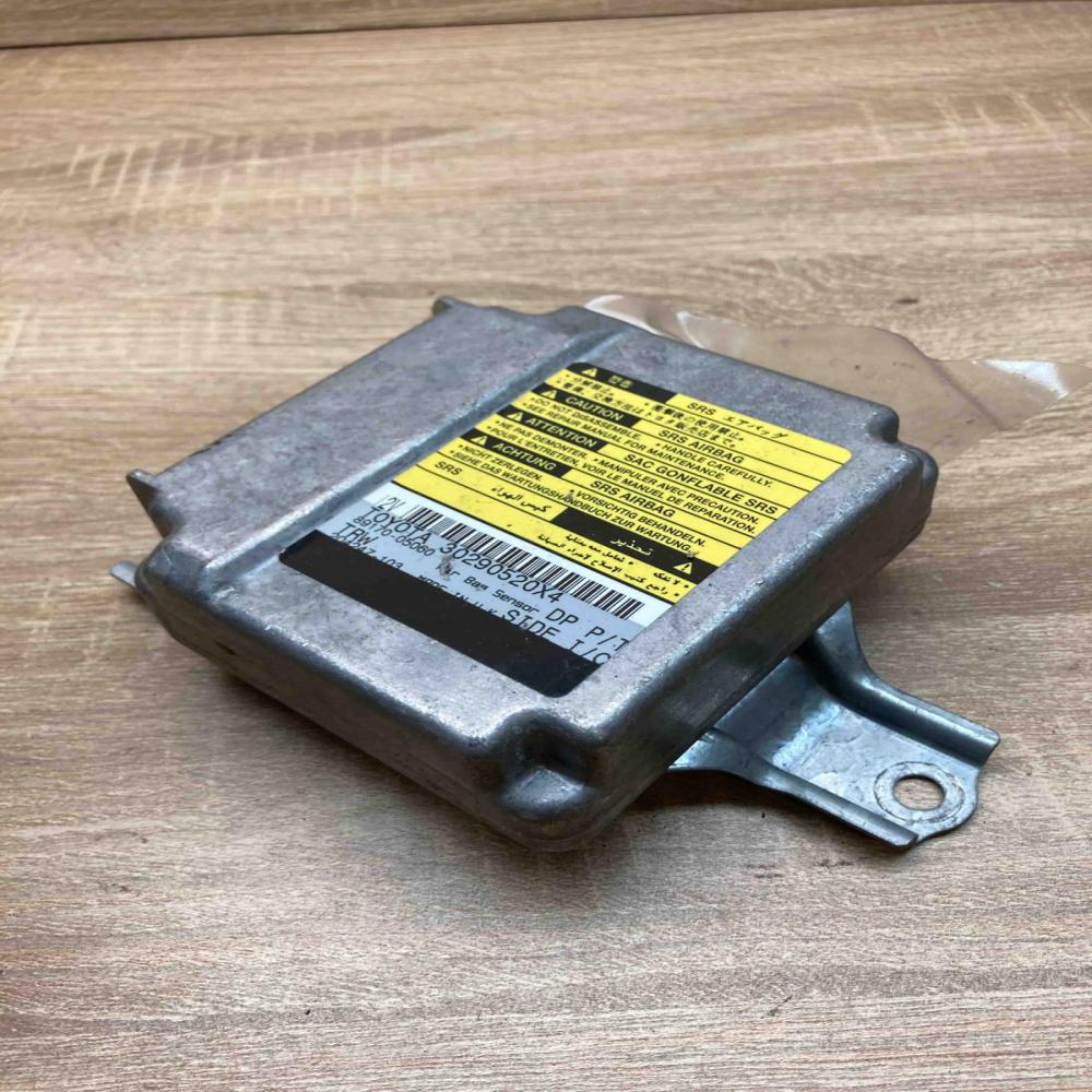 89170 05060 204247 103  Airbag control unit/module Toyota Avensis T220