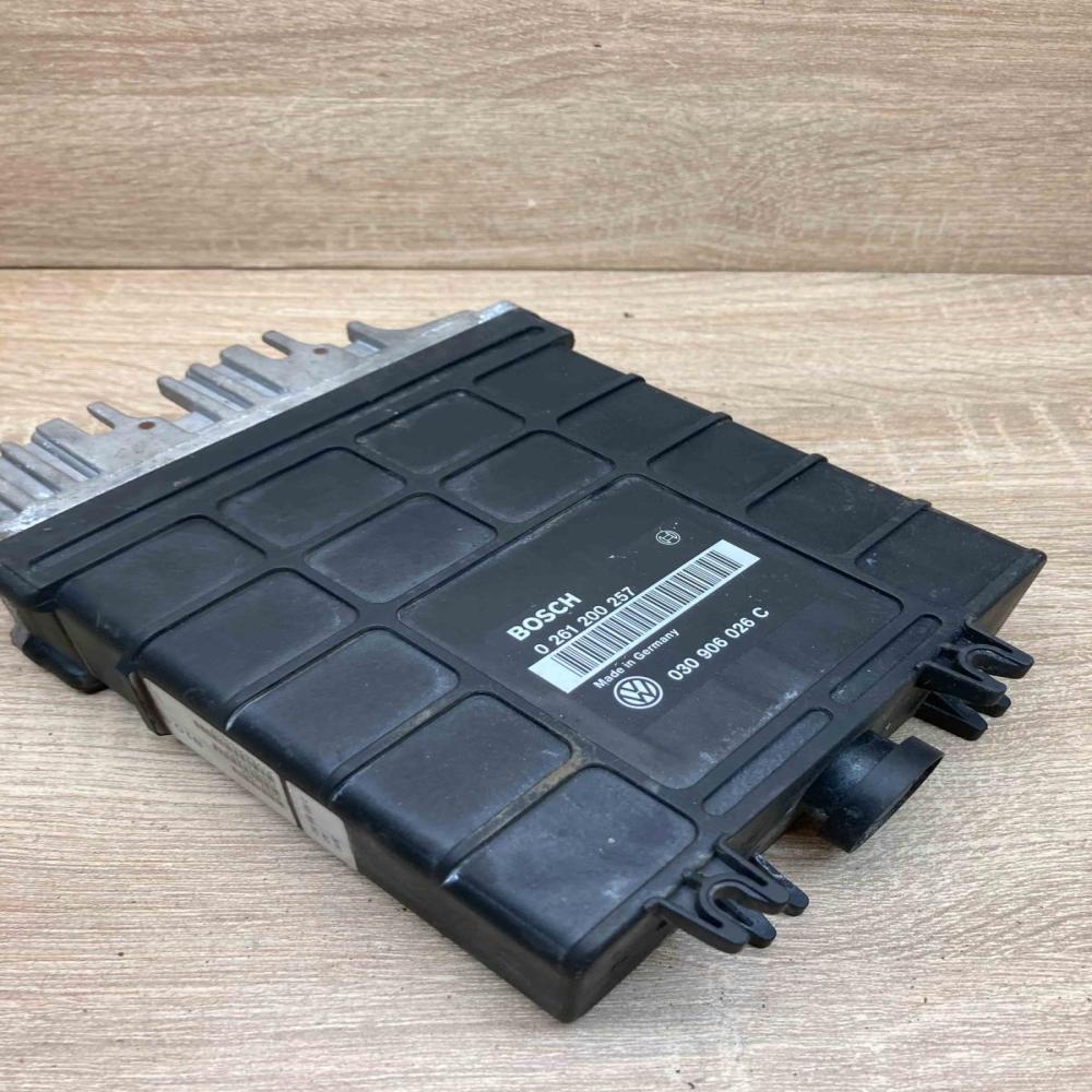 030906026C 0261200257  Engine control unit/module ECU Volkswagen Golf III