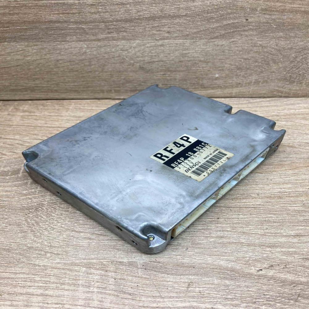 RF4P 18 881C 275800 5772  Engine control unit/module ECU Mazda Premacy
