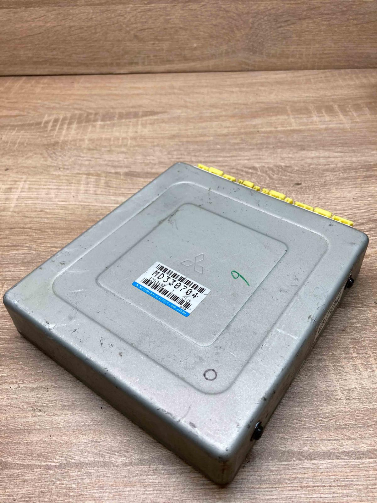 MD330704 E2T65680 With Plug Engine control unit/module ECU Mitsubishi Colt