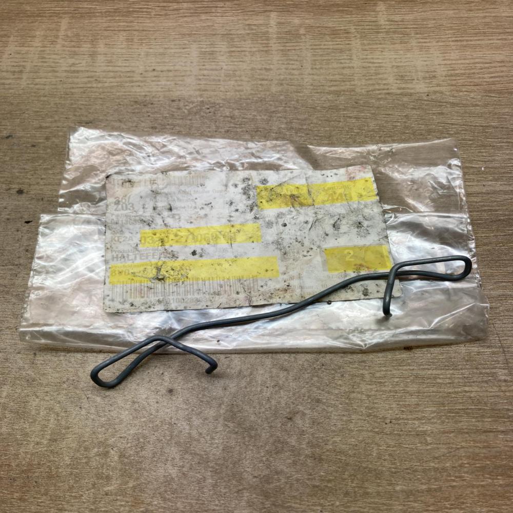 8V0615269  WAG Retaining spring Front brake caliper Audi A3 S3 8V